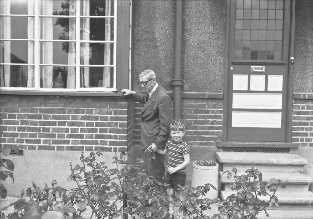 Wilf shows Jerry his roses