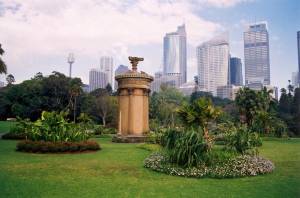 Dawn breaks on first day of the 2000 Olympics