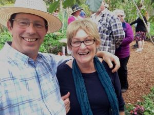 Friends of the pomelo (Citrus grandis)